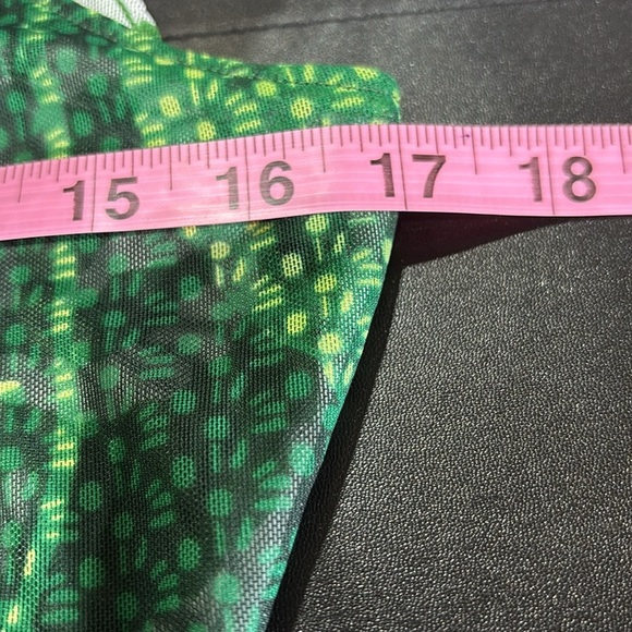 WHBM Reversible Semi Sheer,ruched,keyhole back,stretch,patterned floral Halter - Picture 11 of 12